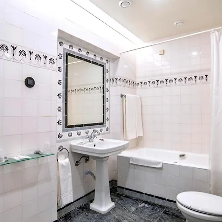 Metropole Hotel 3*
